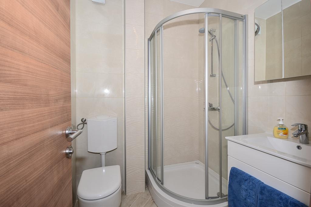 Apartment & Room Ladisic 오라사크 외부 사진