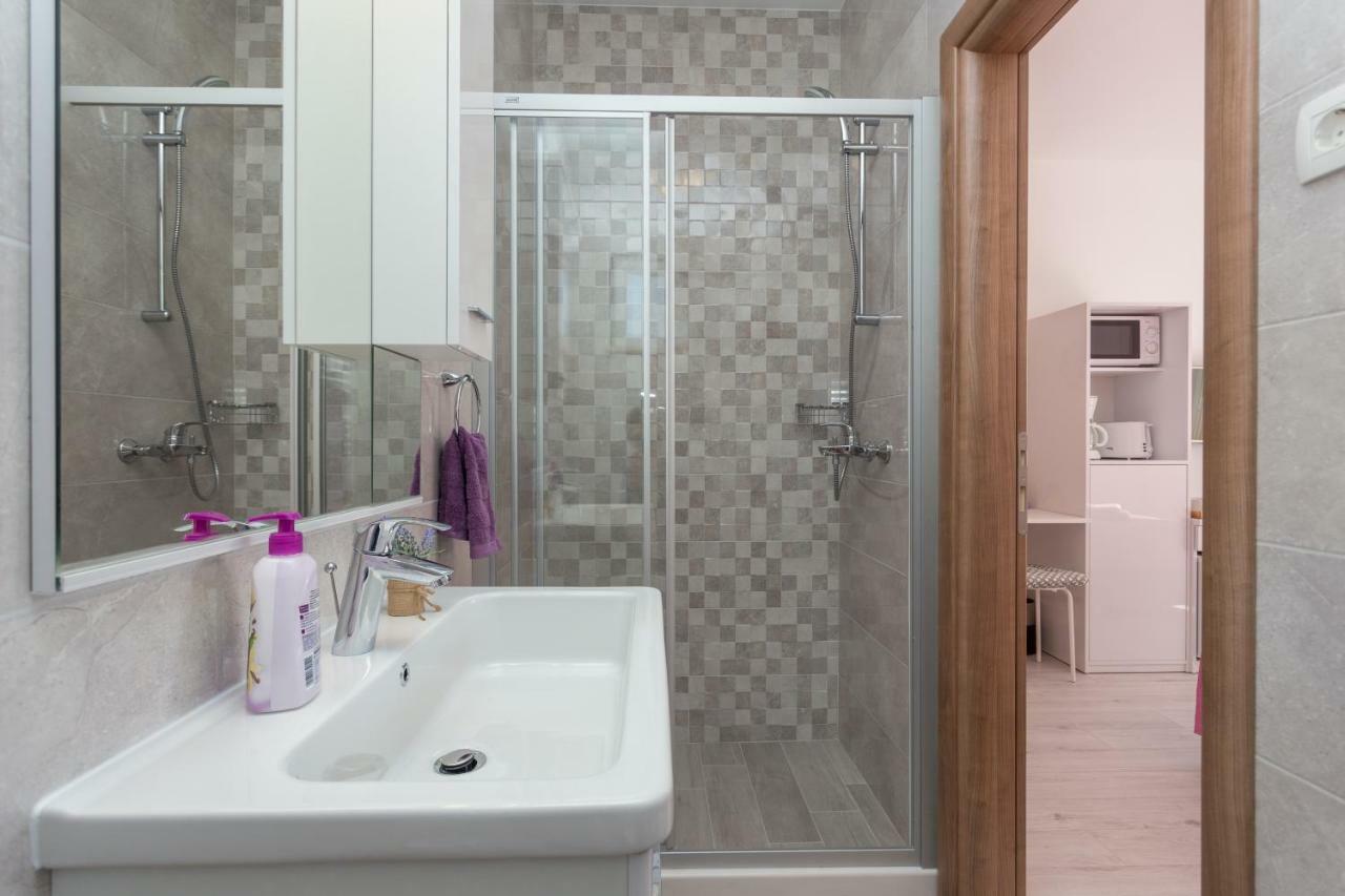 Apartment & Room Ladisic 오라사크 외부 사진